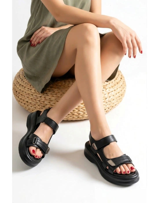 Ginya Siyah Cilt Cırt Cırtlı Sandalet