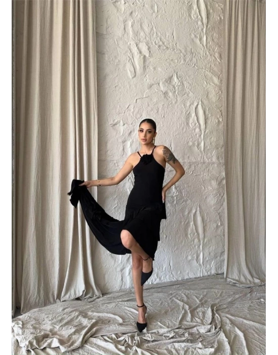 GÜLLÜ ELBİSE ASİMETRİK KATLI - Siyah