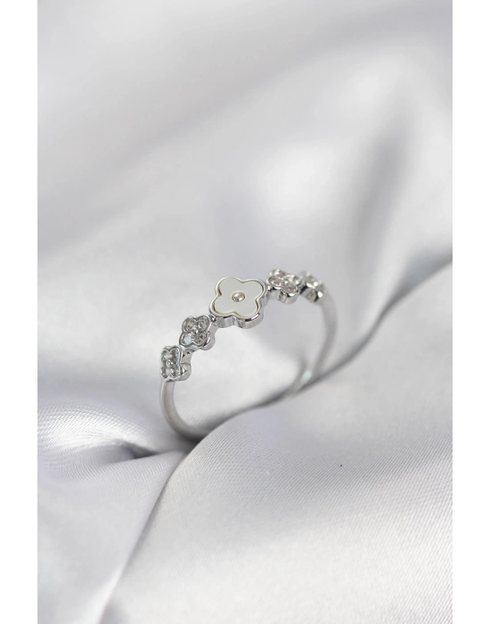 Gümüş Renk Minimal Yonca ve Zirkon Taşlı Kadın Yüzük