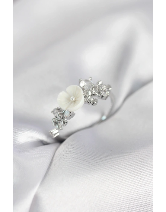 Gümüş Renk Pirinç Çiçek Model Zirkon Taşlı Kadın Yüzük