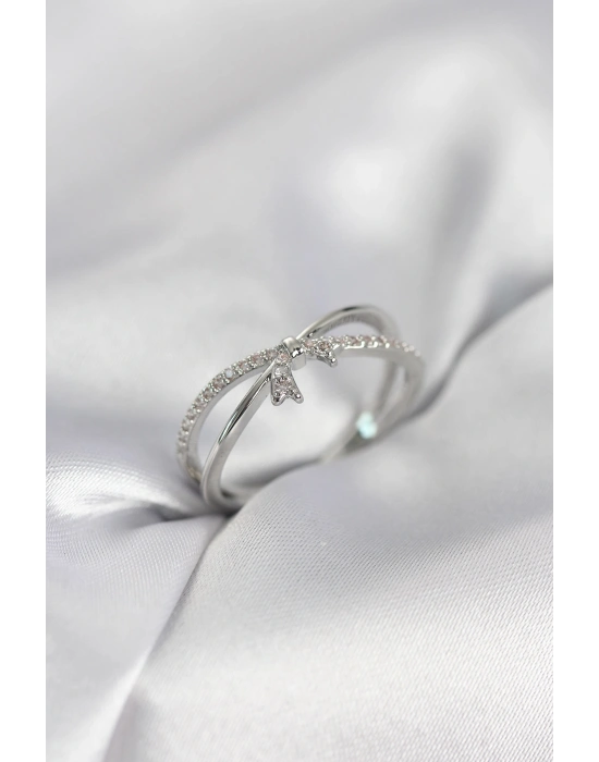 Gümüş Renk Zirkon Taşlı Fiyonk Model Kadın Yüzük