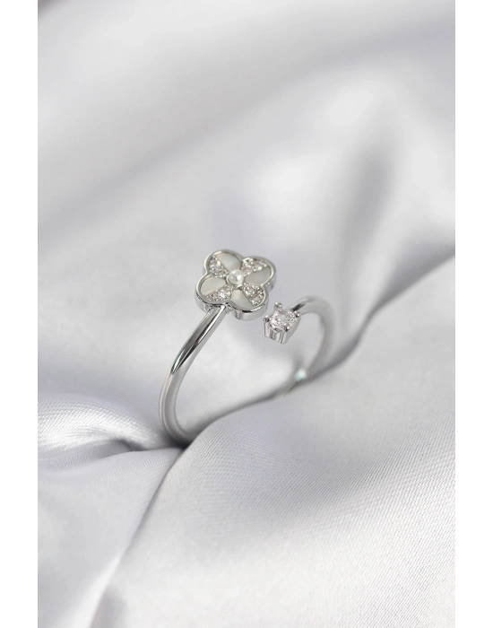 Gümüş Renk Zirkon Taşlı Yonca Model Kadın Yüzük