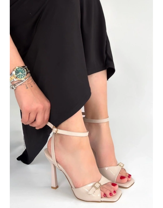 Hoste Bej Rugan Topuklu Bilekten Kemerli Ayakkabı
