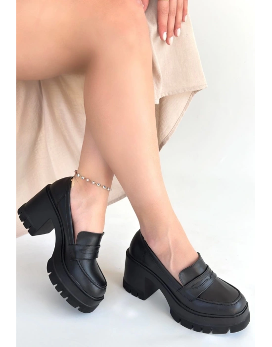 Janes Siyah Cilt Dolgu Topuk Ayakkabı