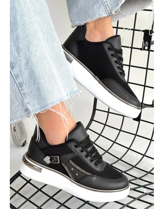 Junda Siyah Cilt Bağcıklı Spor Ayakkabı