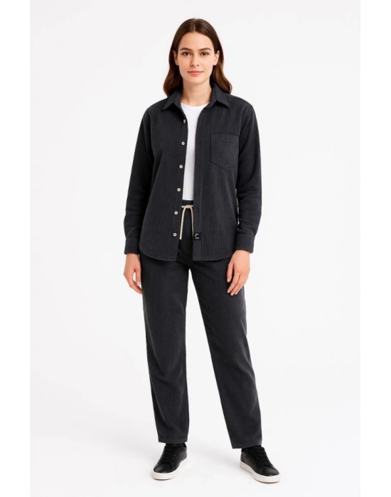 Kadife Oversize Takım – Gömlek Ve Pantolon İkili Set Füme Corduroy Şıklığı, Rahat Ve Zarif Duruş Yumuşak Dokulu Kadife Kumaş, Düğmeli Gömlek Üst Ve Lastikli Pantolon Alt Parça Ile Gün Boyu Konfor- Siyah