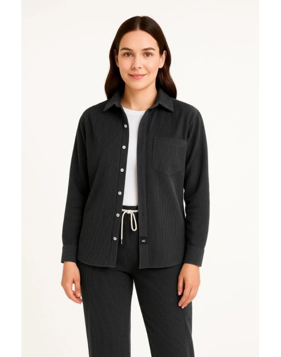 Kadife Oversize Takım – Gömlek Ve Pantolon İkili Set Füme Corduroy Şıklığı, Rahat Ve Zarif Duruş Yumuşak Dokulu Kadife Kumaş, Düğmeli Gömlek Üst Ve Lastikli Pantolon Alt Parça Ile Gün Boyu Konfor- Siyah