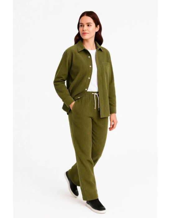 Kadife Oversize Takım – Gömlek Ve Pantolon İkili Set Füme Corduroy Şıklığı, Rahat Ve Zarif Duruş Yumuşak Dokulu Kadife Kumaş, Düğmeli Gömlek Üst Ve Lastikli Pantolon Alt Parça Ile Gün Boyu Konfor- Haki