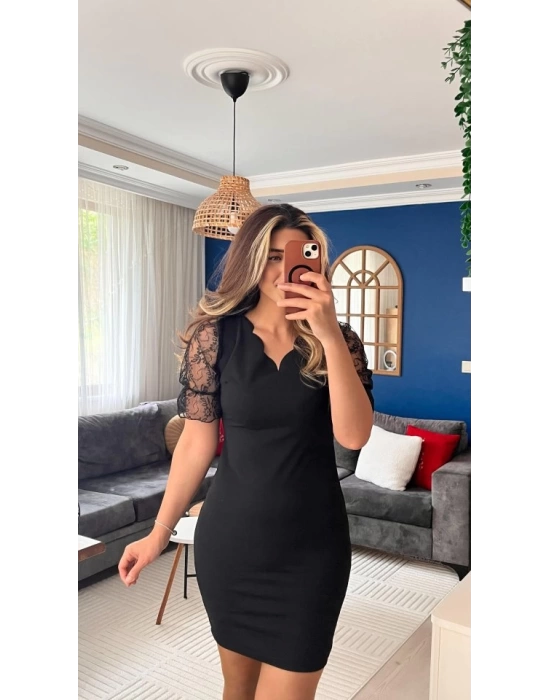 Kadın Kısa Kollu Dantelli V Yakalı Yanlardan Büzgülü çapraz Detaylı Ithal Krep Elbise