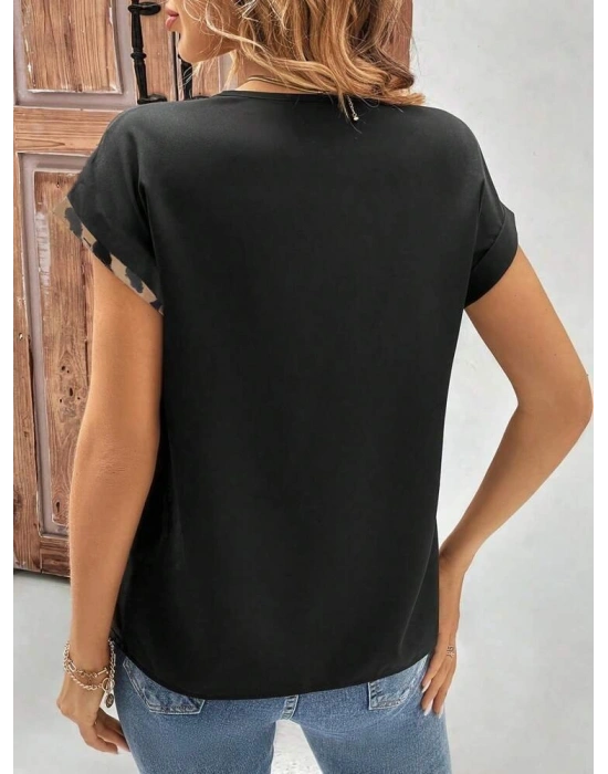 Kadın Kısa Kollu V Yakalı önden Düğmeli Leopar Desen Detaylı Viskon Bluz