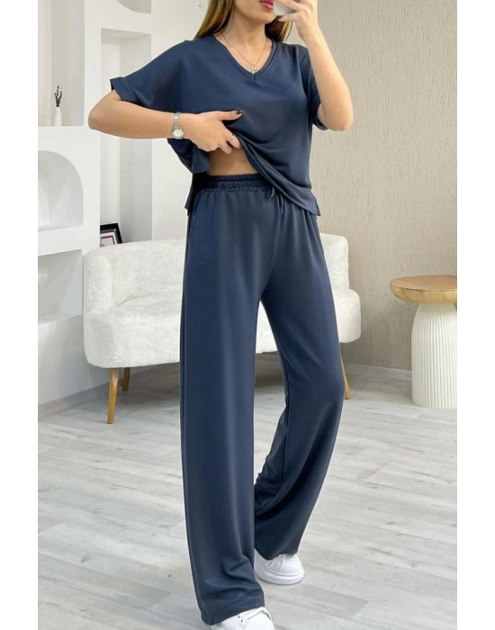 Kadın Modal Kumaş V Yaka Tişört Ve Bol Kesim Pantolon Ikili Takım