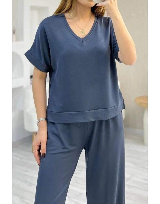 Kadın Modal Kumaş V Yaka Tişört Ve Bol Kesim Pantolon Ikili Takım