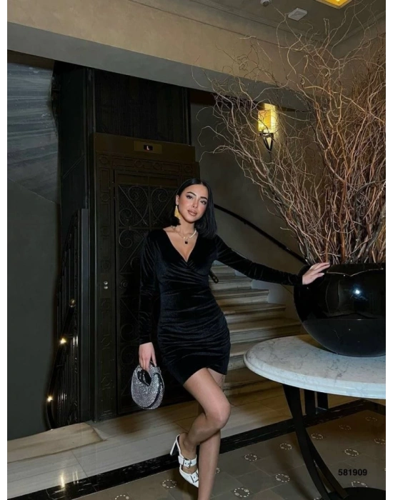 Kadın Uzun Kollu Göğüs Dekolteli Kadife Kumaş Mini Kruvaze Elbise