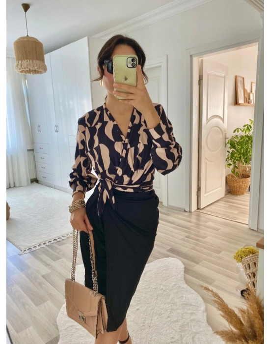 Kadın Uzun Kollu Kruvaze Yaka Dijital Baskılı Fiyonk Detay Atlas Kumaş Elbise