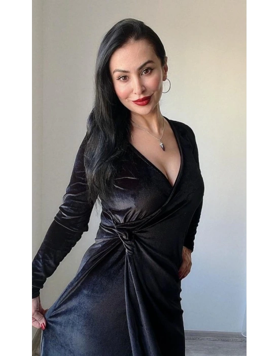 Kadın Uzun Kollu Kruvaze Yaka Yırtmaçlı Kadife Elbise