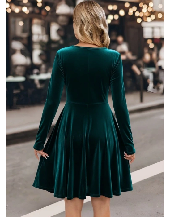 Kadın Uzun Kollu Kruvaze Yakalı Toka Detaylı Mini Kadife Elbise