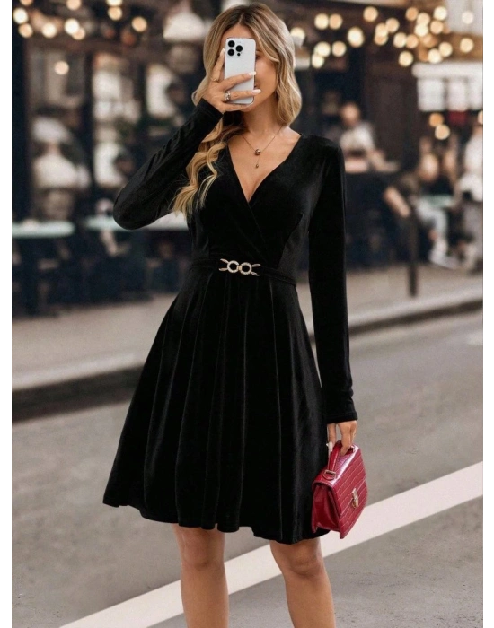 Kadın Uzun Kollu Kruvaze Yakalı Toka Detaylı Mini Kadife Elbise