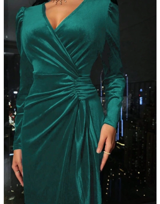 Kadın Uzun Kollu Kruvaze Yakalı Yandan Büzgülü Midi Kadife Elbise