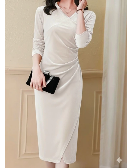 Kadın Uzun Kollu Kruvaze Yakalı Yandan Büzgülü önden çapraz Detaylı Midi Kadife Elbise