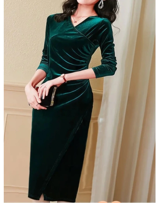 Kadın Uzun Kollu Kruvaze Yakalı Yandan Büzgülü önden çapraz Detaylı Midi Kadife Elbise
