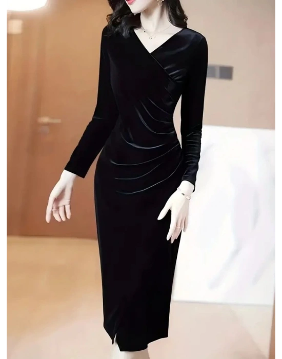 Kadın Uzun Kollu Kruvaze Yakalı Yandan Büzgülü önden çapraz Detaylı Midi Kadife Elbise