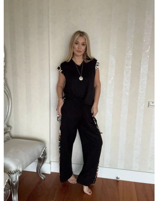 Kadın Yarasa Kol Dijital Baskı Detay Bluz Ve Yanı şerit Detay Kristal Kumaş Pantolon Ikili Takım