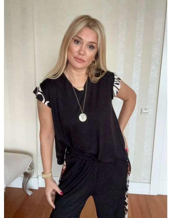 Kadın Yarasa Kol Dijital Baskı Detay Bluz Ve Yanı şerit Detay Kristal Kumaş Pantolon Ikili Takım