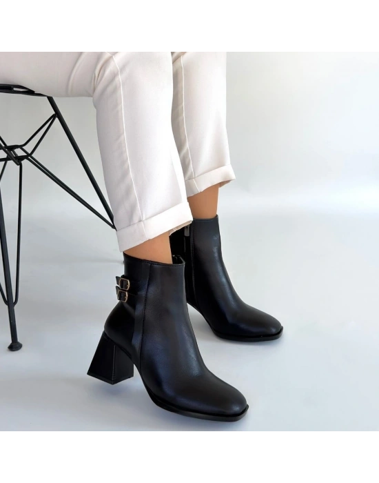 Kanda Siyah Cilt Topuklu Bot