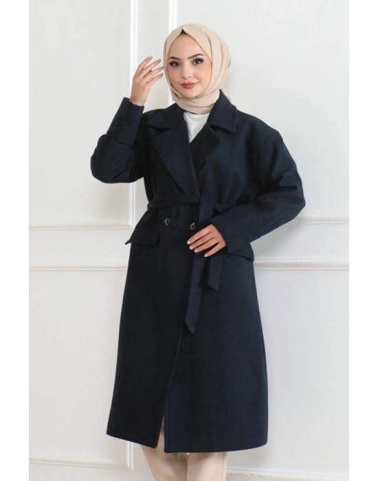 Kaşe Kaban – Uzun Boy Kruvaze Yaka Kuşaklı Tesettür Kaşe Kışlık Kaban, Astarlı Şık Yünlü Dokuma Oversize Rahat Kalıp Cepli Düğmeli Modern Kap Modeli - Lacivert