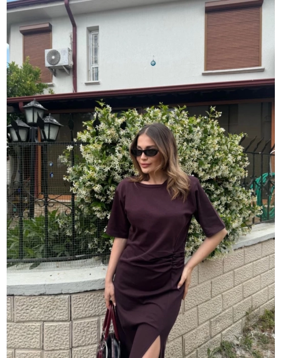Kısa Kollu Uzun Yandan Yırtmaçlı Elbise - Kahverengi