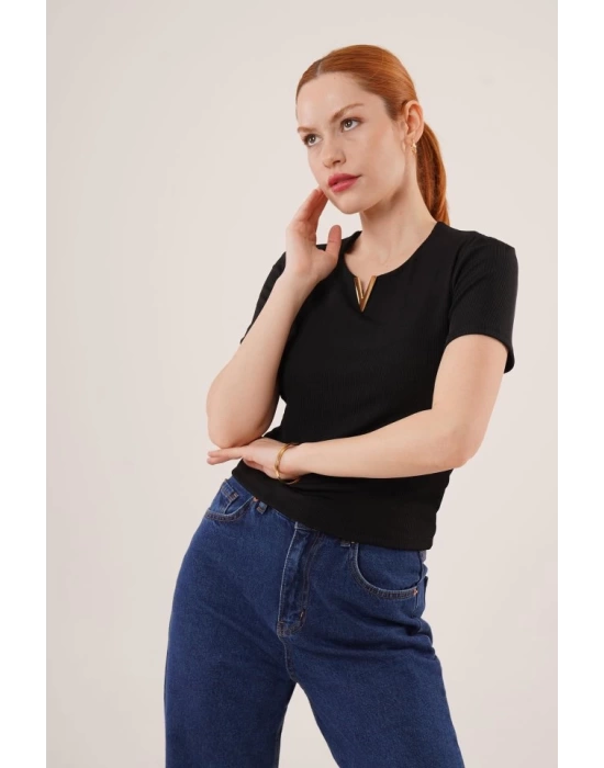 Kısa Kollu Yaka Detaylı Kaşkorse Siyah Bluz