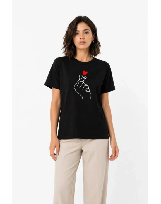 Kore Parmak Kalp Aşk Temalı Minimal Baskılı Tişört Yazlık Kısa Kol T-Shirt - Siyah