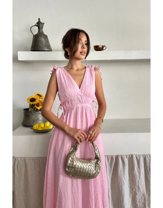 MÜSLİN ELBİSE OMUZ BÜZGÜ DETAYLI V YAKA KOLSUZ ELBİSE - Pembe