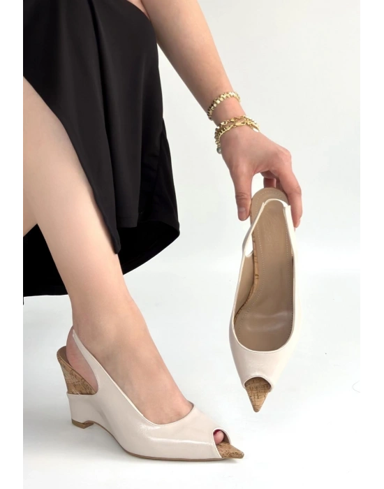 Nemba Bej Rugan Dolgu Topuk Ayakkabı