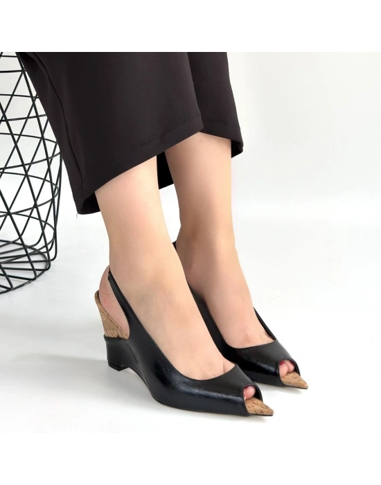 Nemba Siyah Rugan Dolgu Topuk Ayakkabı