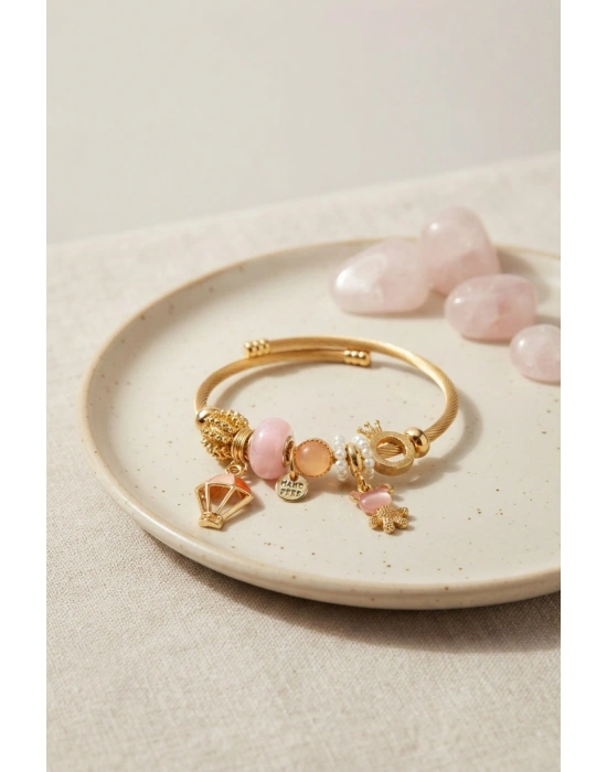 Pembe Uçan Model Charmlı Gold Renk Bileklik