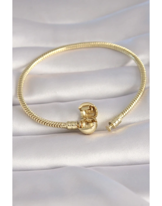 Pirinç Gold Renk İşleme Detay Charm Model Kadın Bileklik