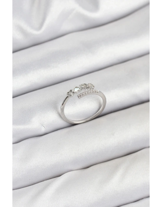 Pirinç Gümüş Renk Kalpli Detaylı Zirkon Taşlı Kadın Yüzük