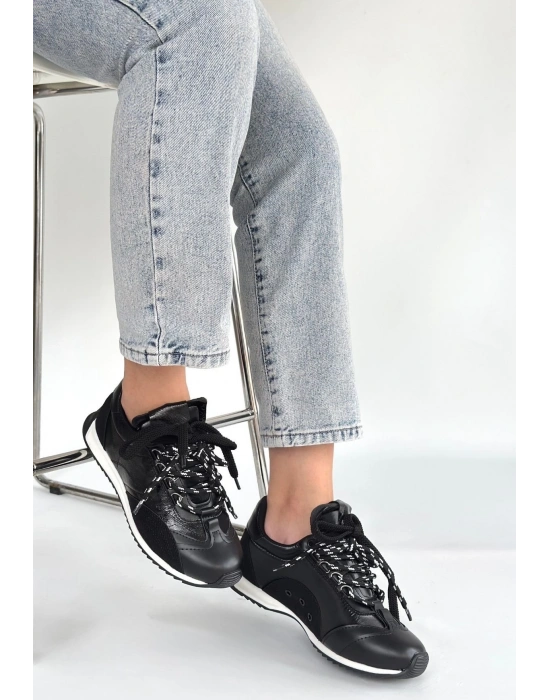 Ranu Siyah Cilt Paraşüt Detaylı Bağcıklı Spor Ayakkabı