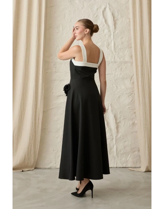 Siyah Güllü Askılı Elbise