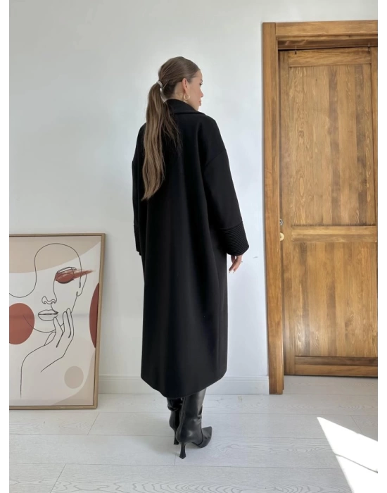 Siyah Manşet Detaylı Kaban