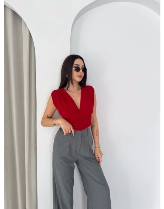 Vatkalı Kolsuz V Yaka Drapeli Crop Bluz Likralı Fit - Kırmızı