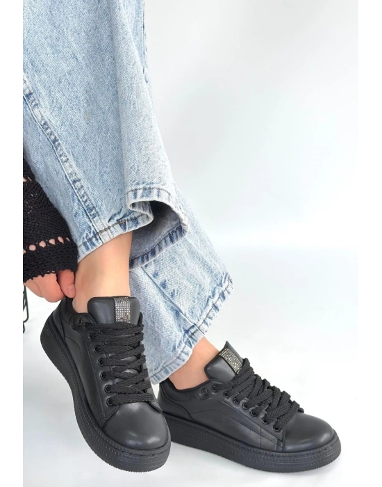 Yier Siyah Cilt Bağcıklı Spor Ayakkabı