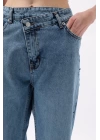 Asimetrik Bel Paça Yırtmaçlı Jean