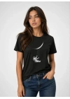 Astronot Ay Temalı Tişört Kısa Kol Yazlık Bisiklet Yaka T-Shirt - Siyah