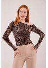 Düşük Omuz Detaylı Leopar Desen Bluz