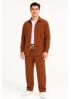 Erkek Kadife Oversize Takım – Gömlek Ve Pantolon İkili Set Füme Corduroy Şıklığı, Rahat Ve Zarif Duruş Yumuşak Dokulu Kadife Kumaş, Düğmeli Gömlek Üst Ve Lastikli Pantolon Alt Parça Ile Gün Boyu Konfor- Kiremit