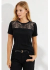 Kadın Kısa Kollu Yuvarlak Yaka ön Dantel Detaylı Viskon Bluz