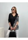 Kadın Uzun Kol Omuz Dekolteli Asmetrik Kesim Zebra Detay Bluz