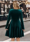 Kadın Uzun Kollu Kruvaze Yakalı Toka Detaylı Mini Kadife Elbise